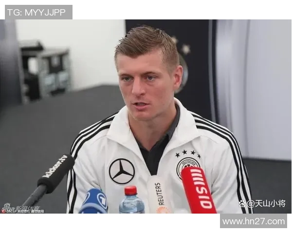 克罗斯：从足球场上的中场大师到全球球迷心中的传奇偶像